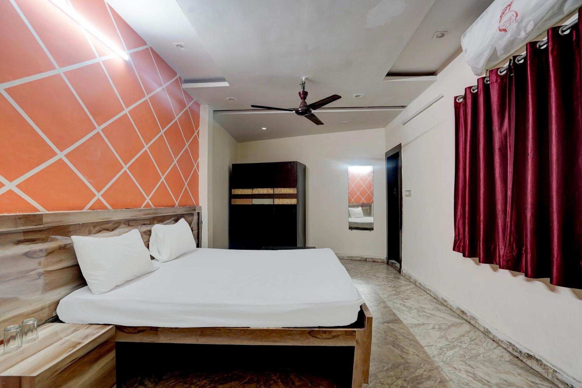 Hotel O 82304 Travel