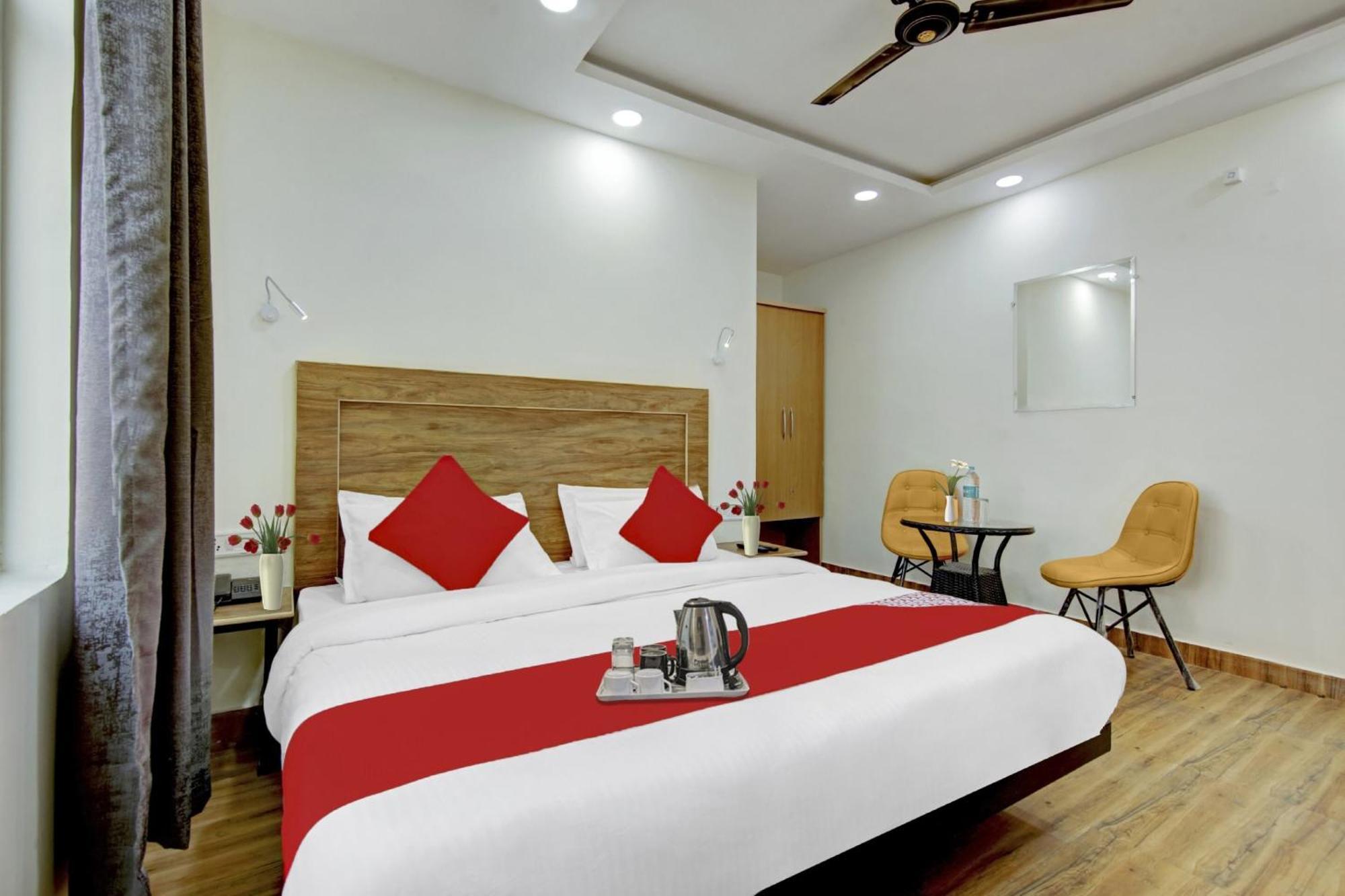Hotel Hotel O Santosh Residency