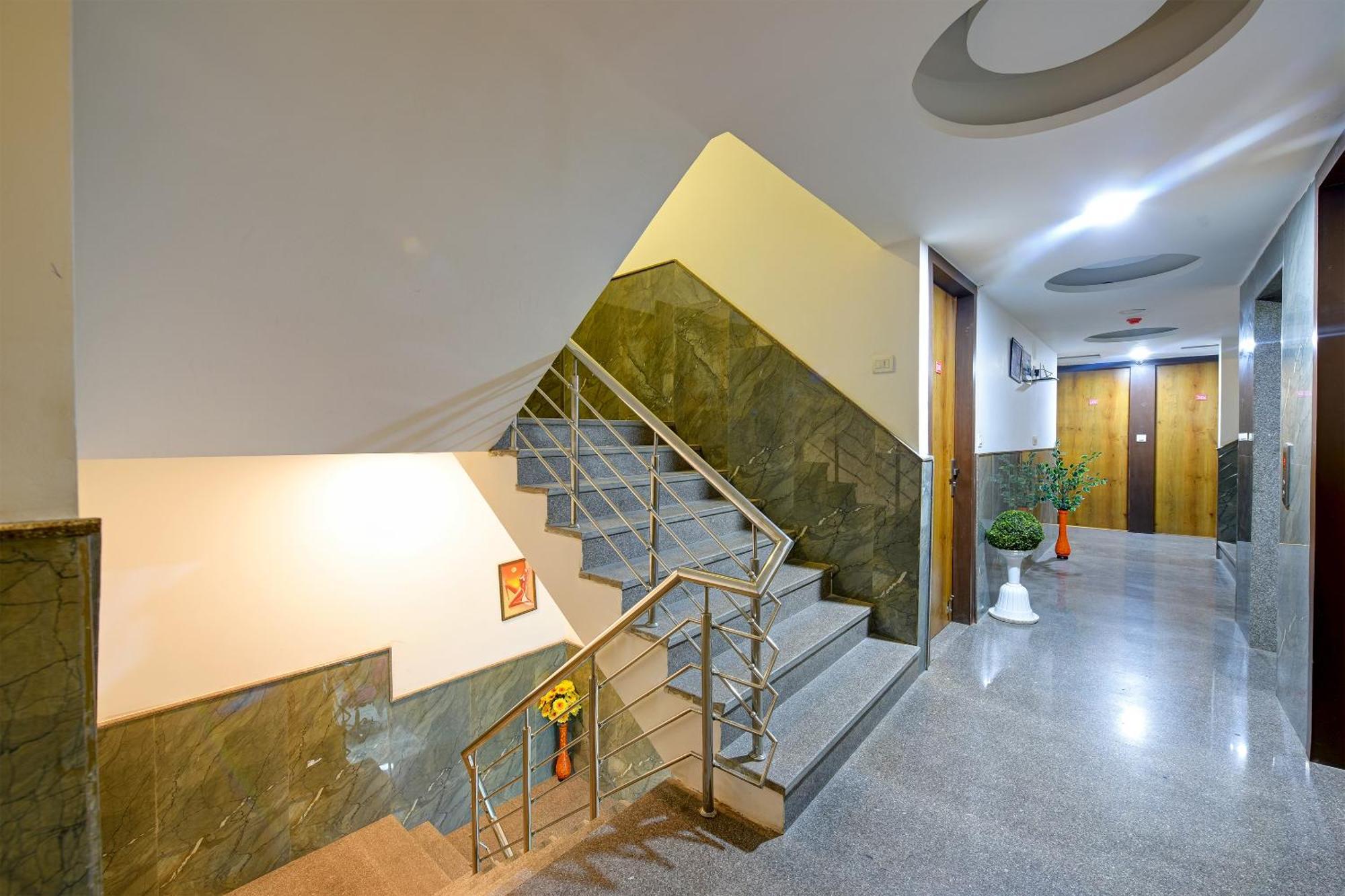 Grand Qubic Near Delhi Airport Hotel