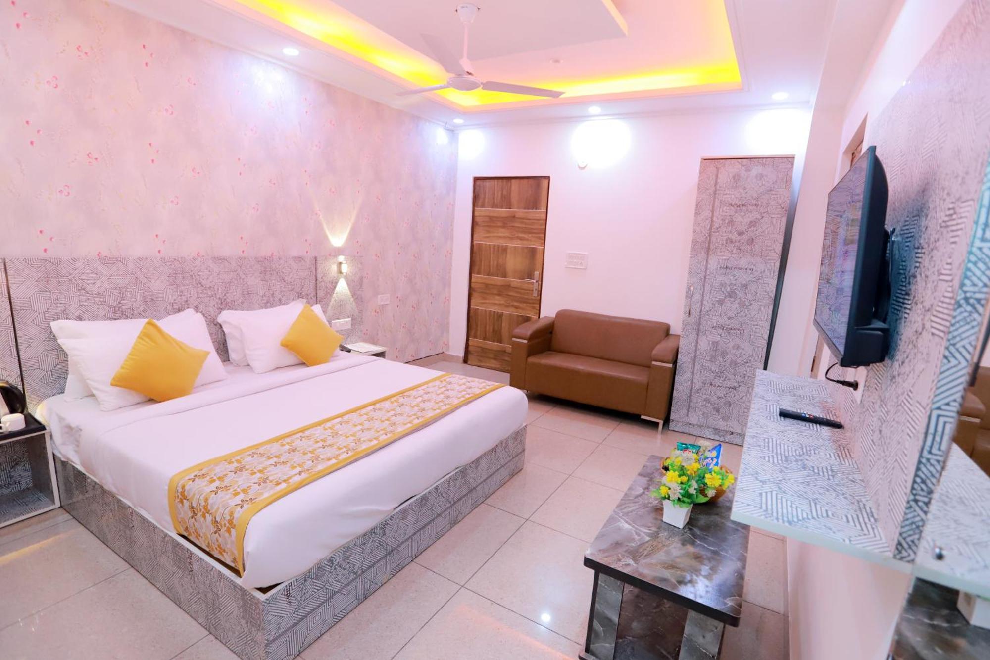 Oaks Plaza Delhi Airport *