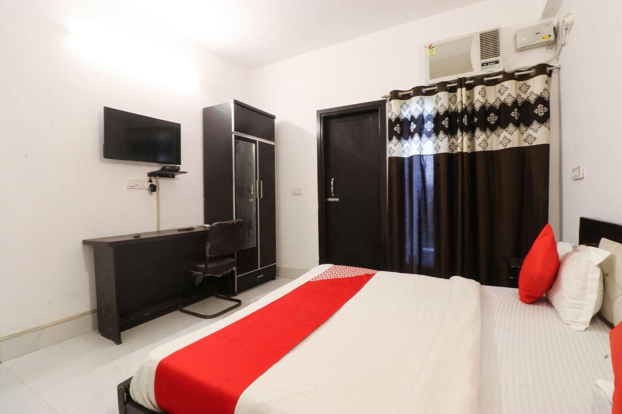Hotel O Silver Palace Near Dwarka Sector 9 Metro Station