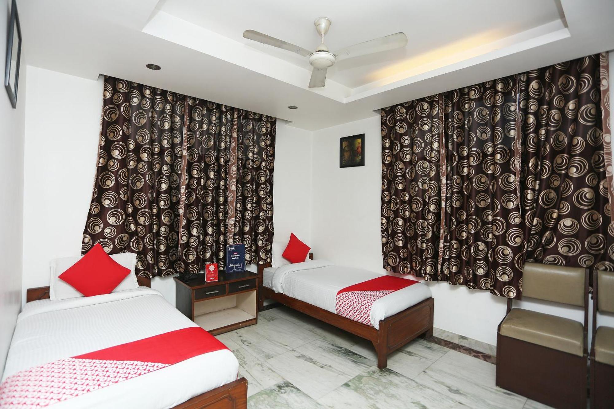 Hotel Oyo Himalaya House And Restaurant New Delhi