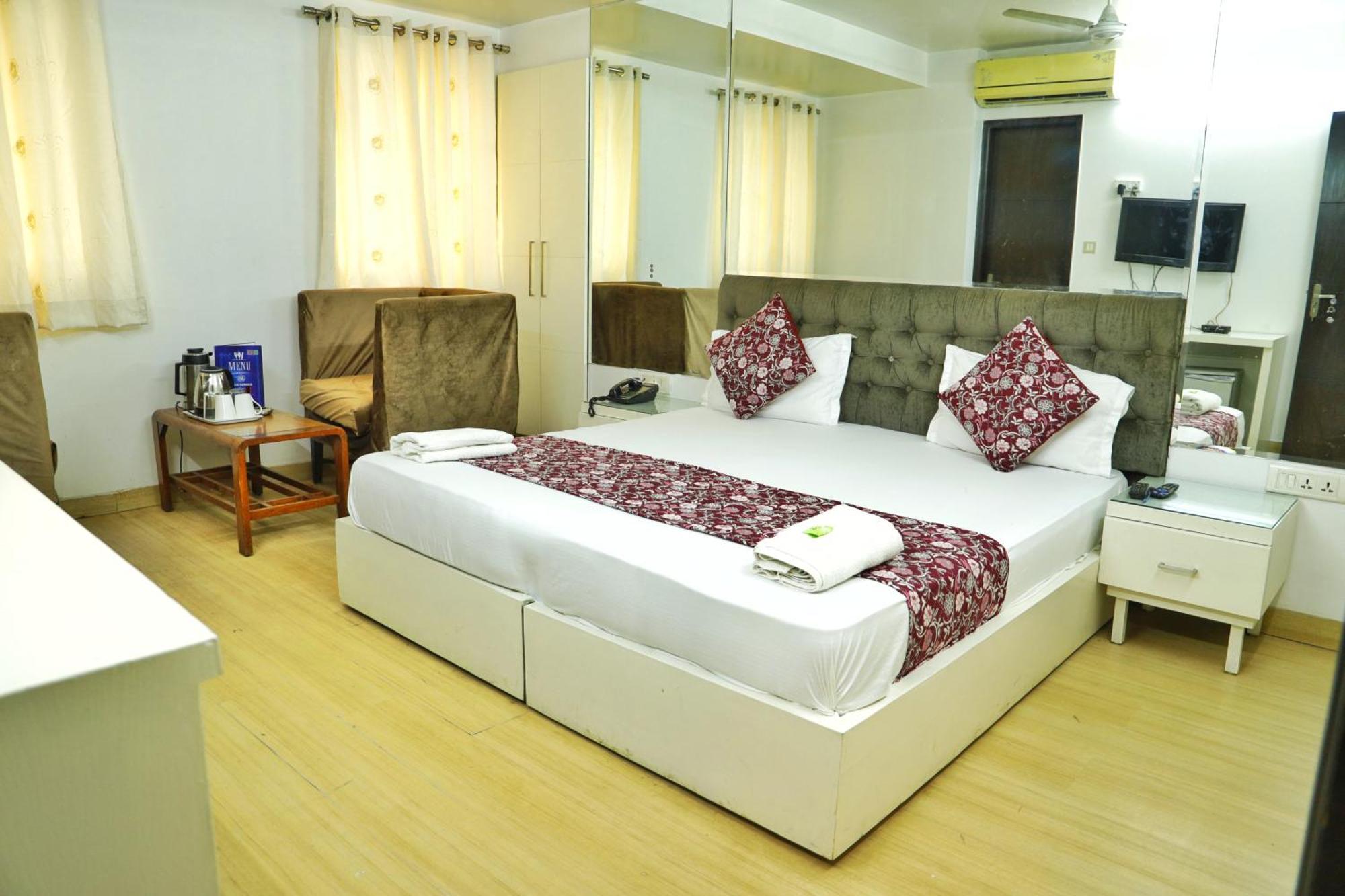 Sweet Near Railway Station Hotel New Delhi