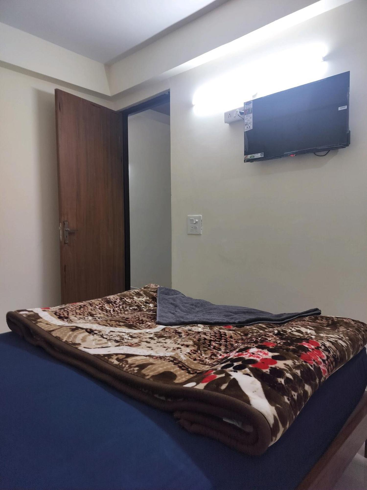 The Raveesh B6 Apartment *