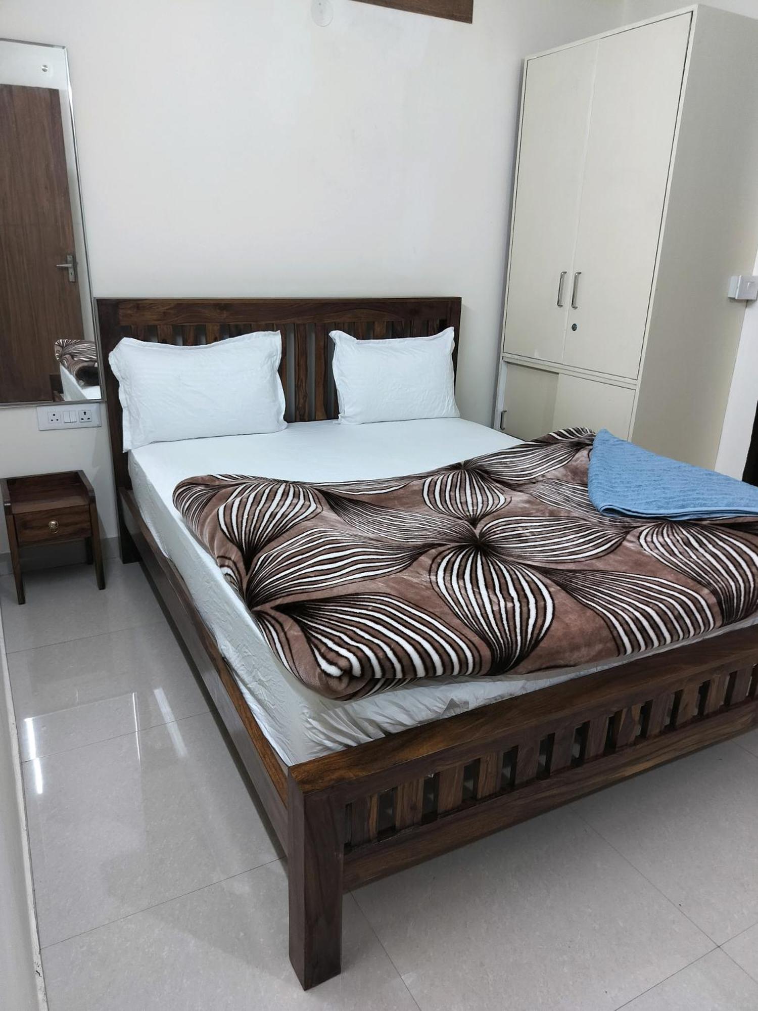 The Raveesh B6 New Delhi