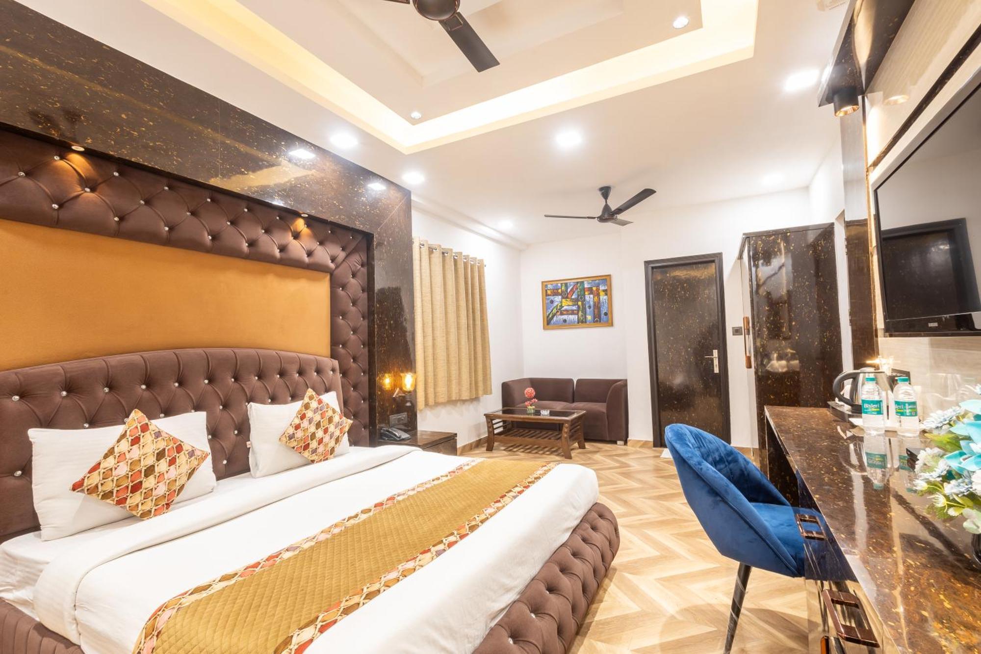 Cosmo Near Blk Hospital Karol Bagh Hotel