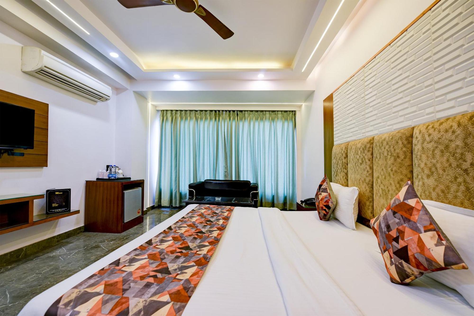 Sohana Palace Near Railway Satation