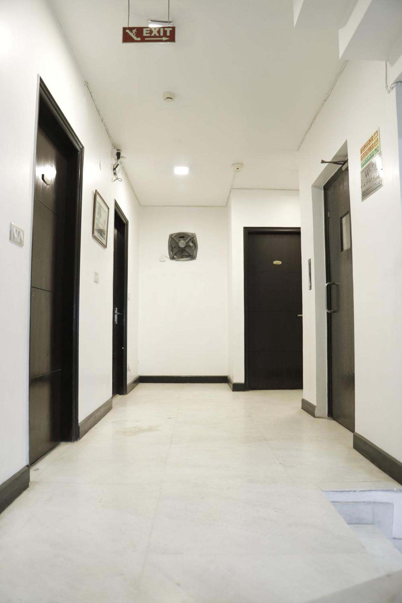 Sweet Near Railway Station Hotel 3*