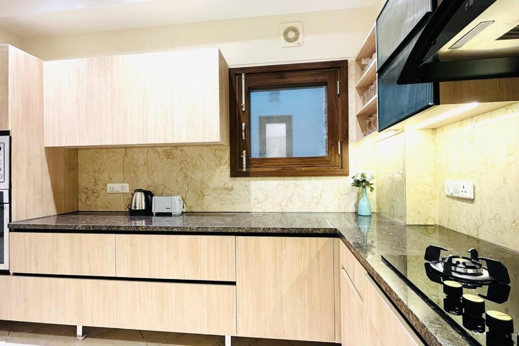 Apartment Bluo 3bhk Saket Citywalk Mall - Lift, Balcony, Parking *