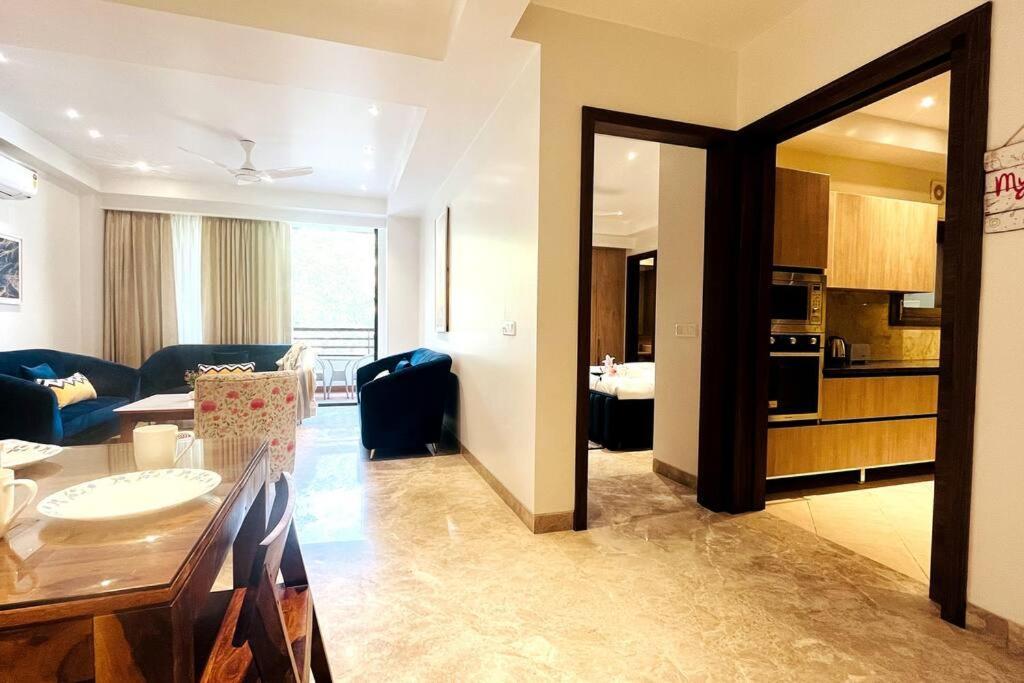 Apartment Bluo 3bhk Saket Citywalk Mall - Lift, Balcony, Parking *
