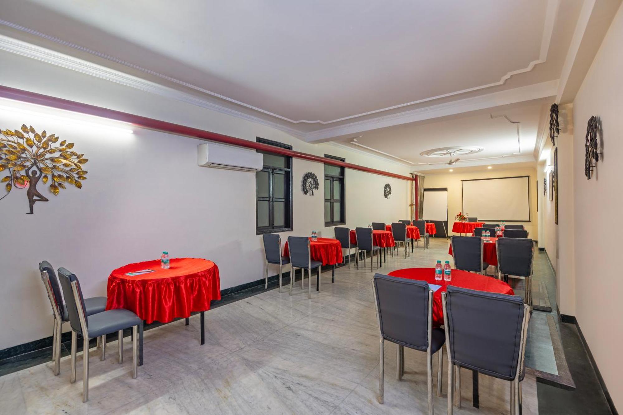 Hotel Mahajan International, Delhi Airport 3*