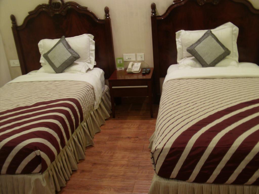 Hotel A & M Ressidency
