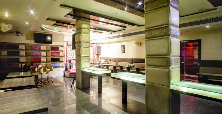 Hotel The Gold Regency - 02 Mins From Railway Station 3*