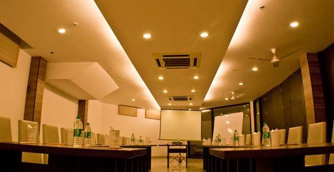 Hotel Fabexpress Le Grand New Delhi
