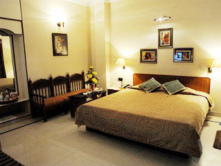Pals Hotel New Delhi