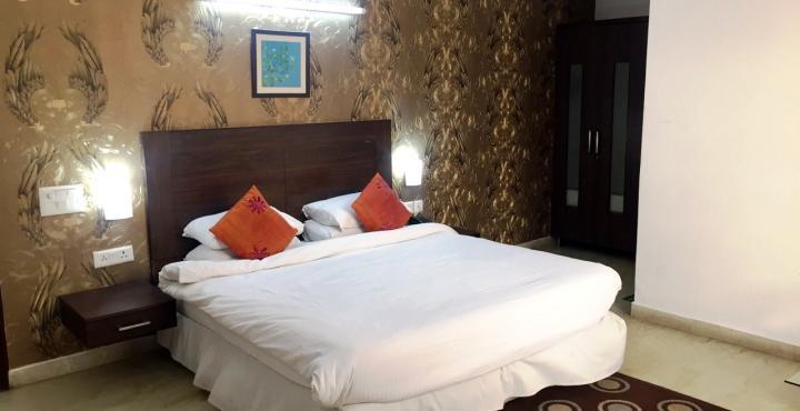 Jashn Near Apollo Hospital Hotel New Delhi