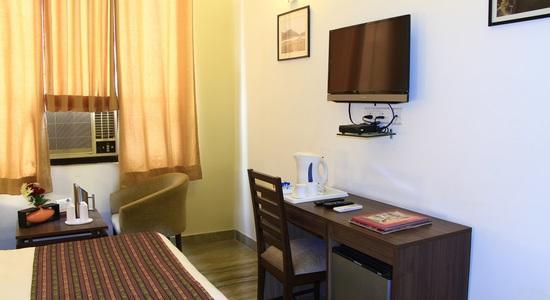 Tawang Near B L Kapoor Hospital A Well Hygiene 3*