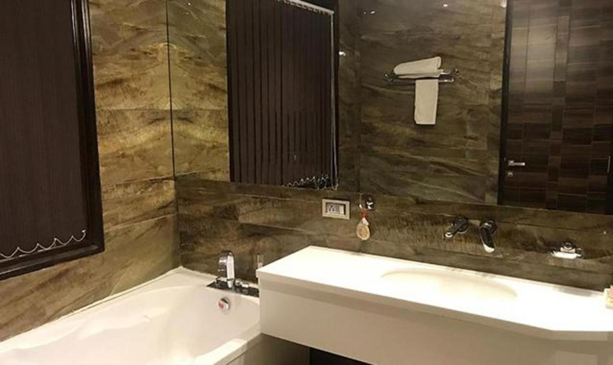 Fabhotel Prime C Pearls 3* New Delhi