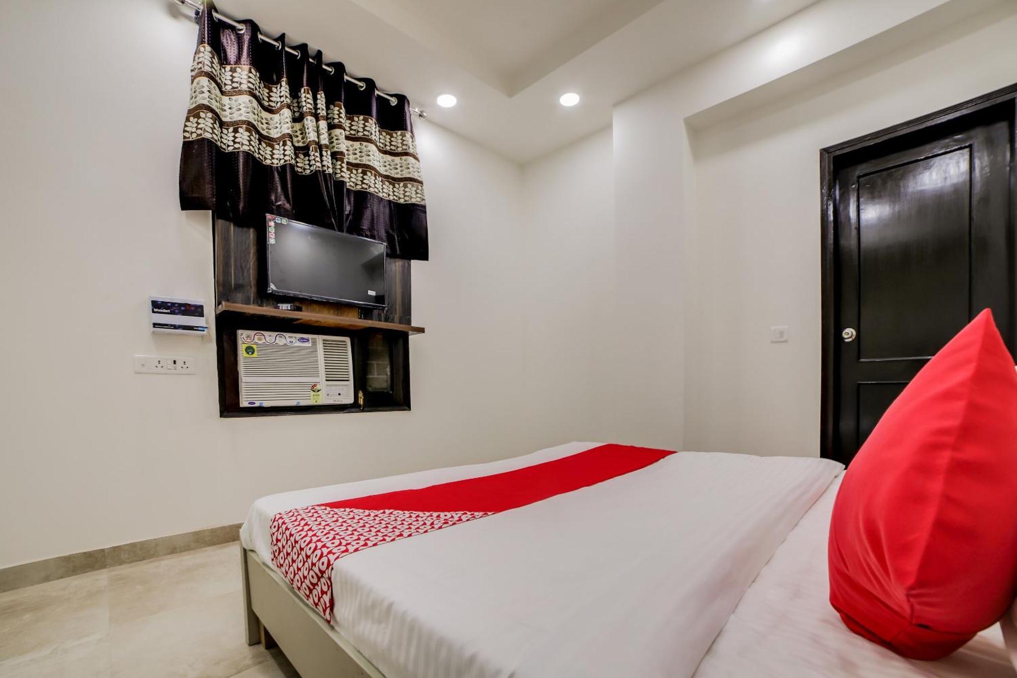 Hotel Oyo Bhera Residency Near Peera Garhi Metro Station *