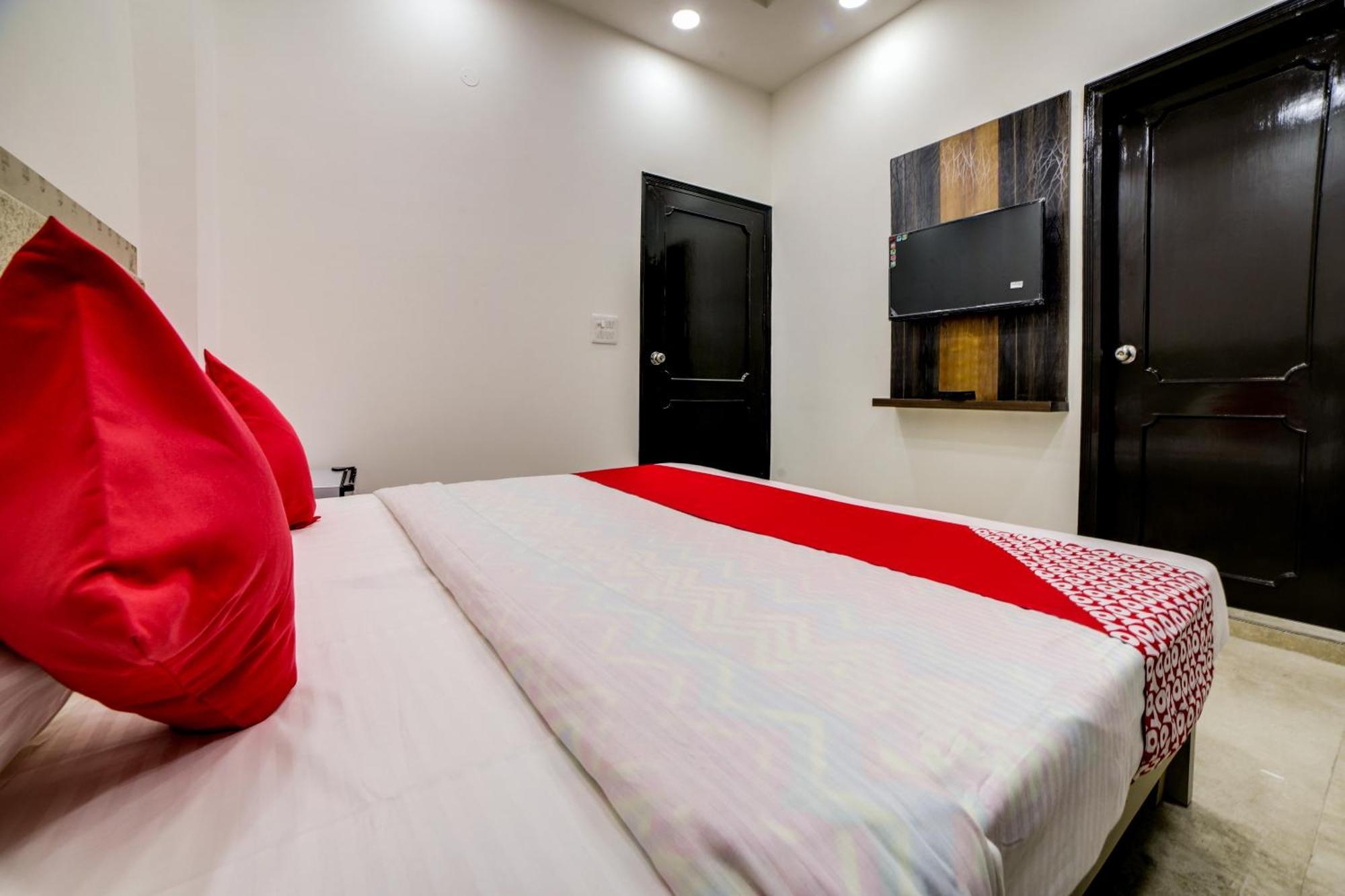 Oyo Bhera Residency Near Peera Garhi Metro Station * New Delhi