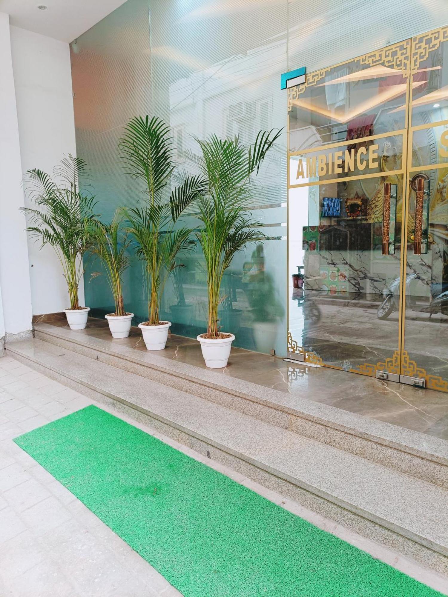 Ambience Suites Near Igi Airport T3