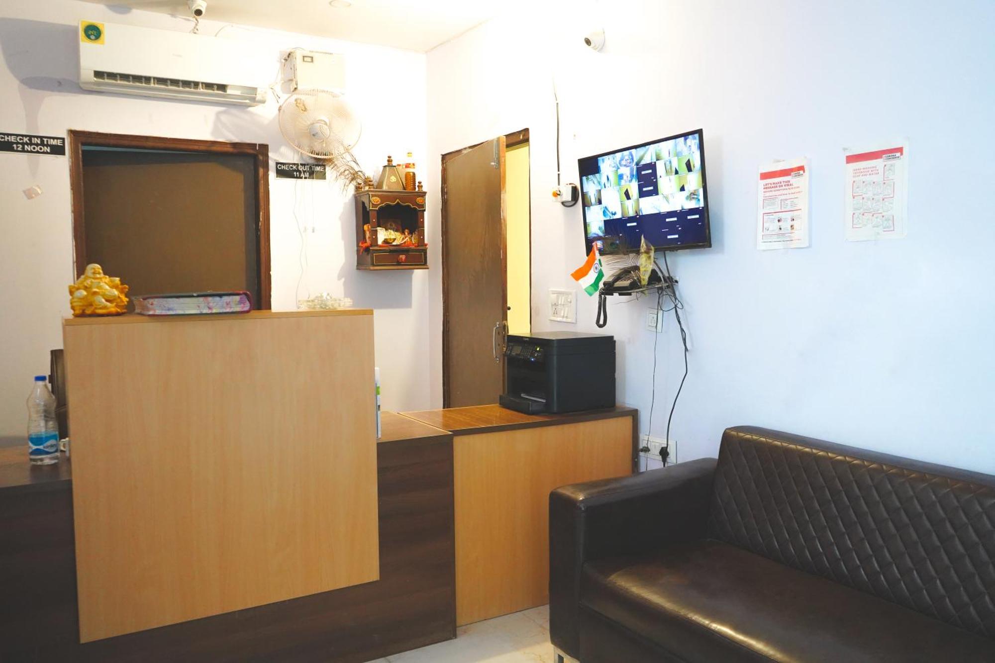 Private In Jagatpuri- Near Anand Vihar Hotel 3*