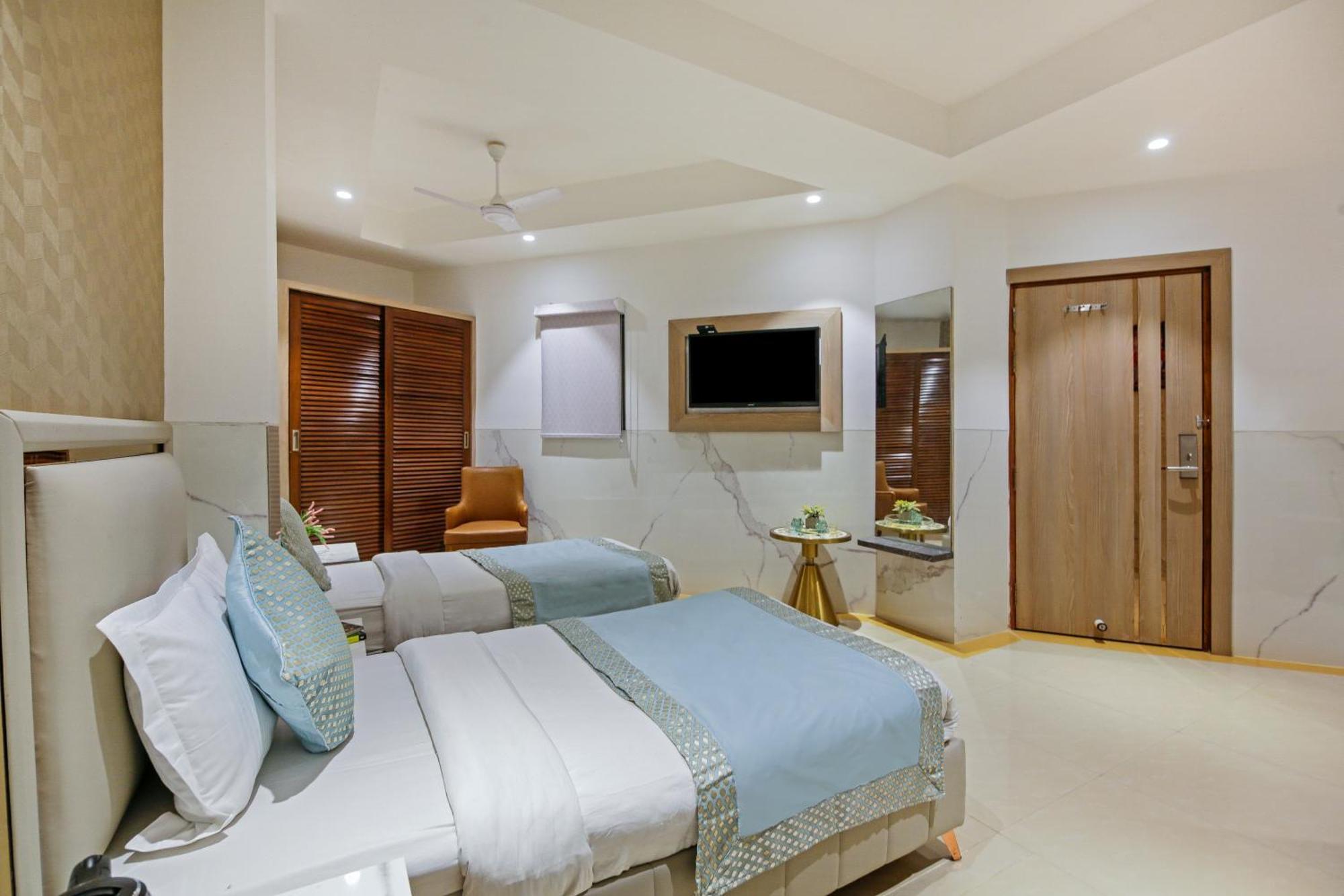 Hotel Delhi 37 By Star Group Near Delhi Airport *