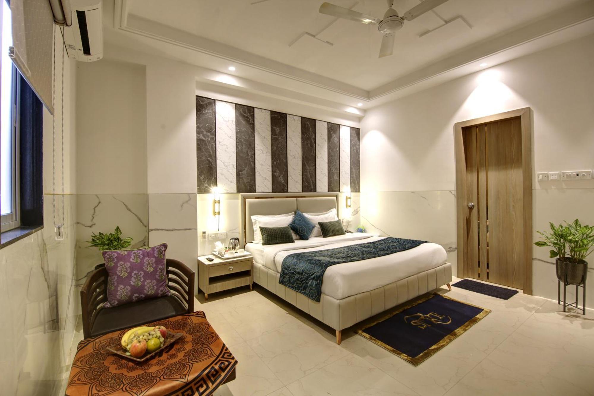 Delhi 37 By Star Group Near Delhi Airport * Nova Deli