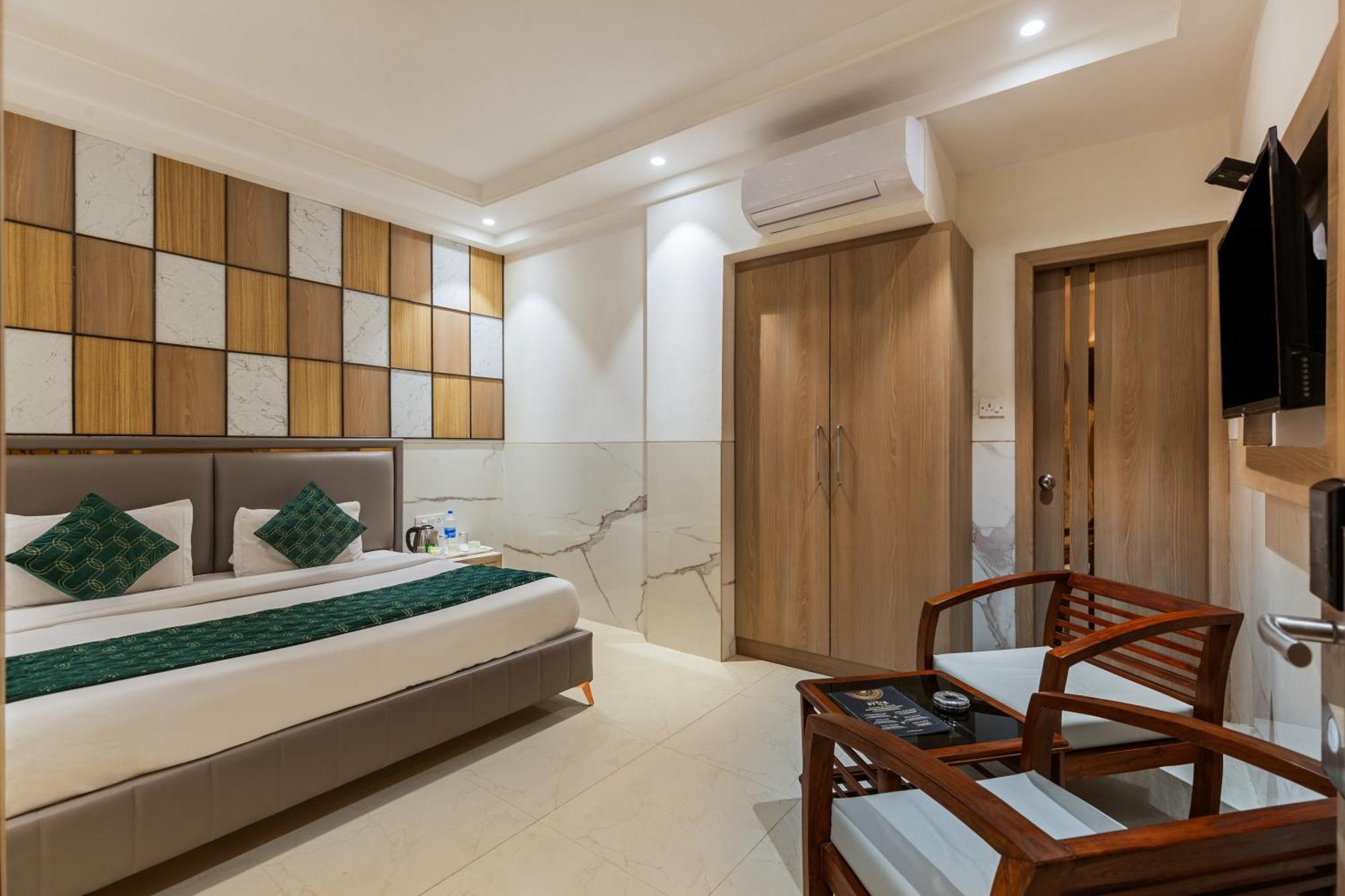 Hotel Delhi 37 By Star Group Near Delhi Airport