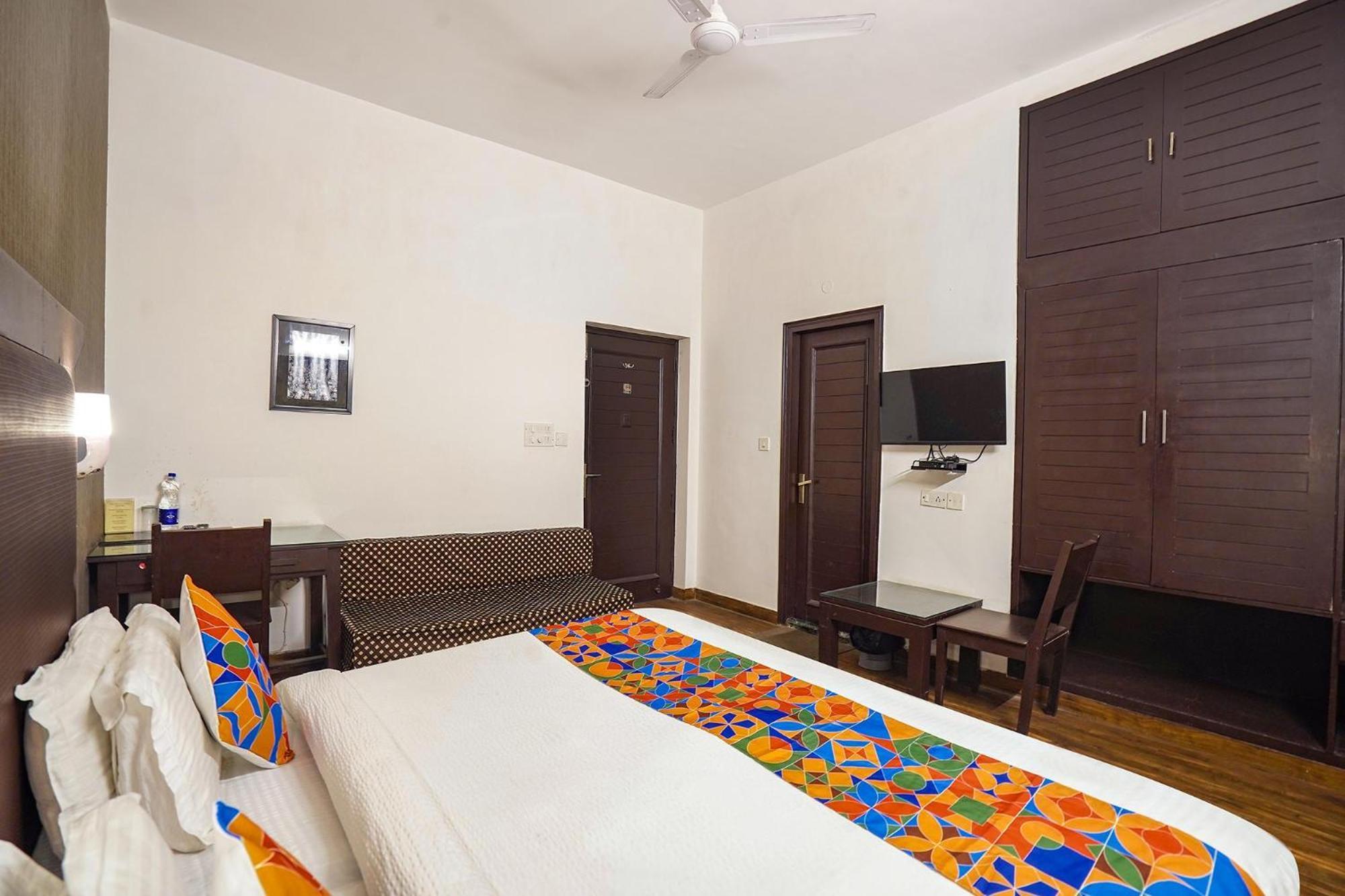 Fabhotel Saket Hotel 3*