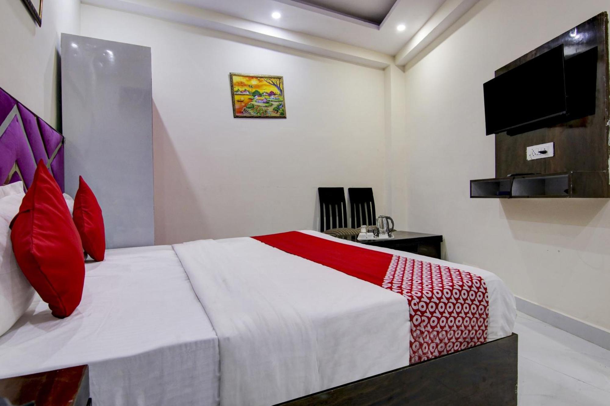 Hotel O Blink Near Dashrath Puri Metro Station 3*
