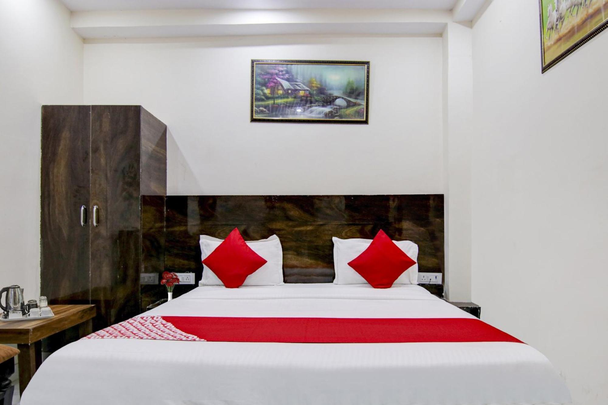 O Blink Near Dashrath Puri Metro Station 3*