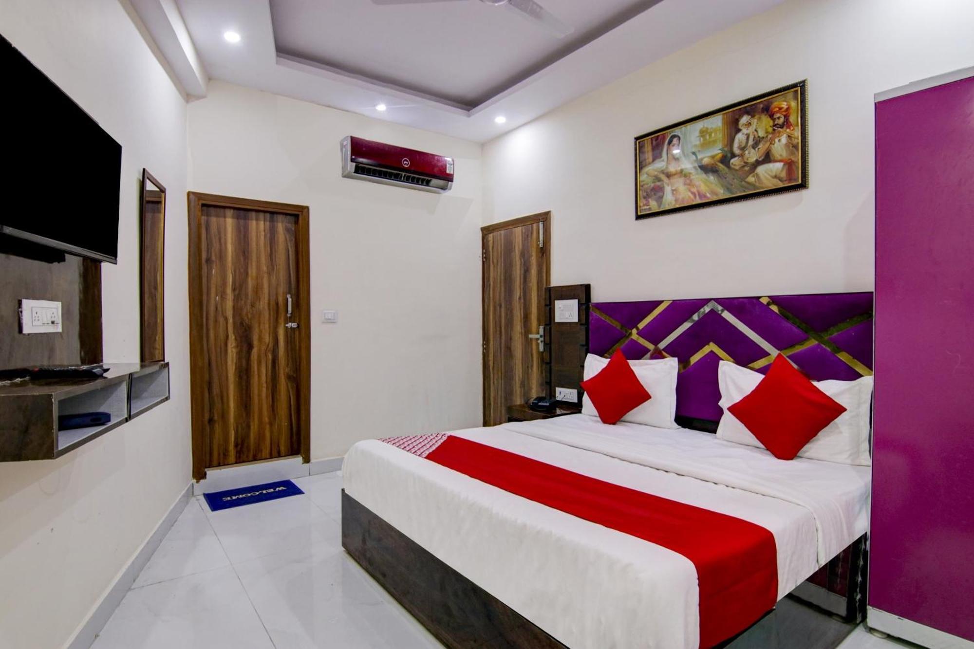 O Blink Near Dashrath Puri Metro Station 3*
