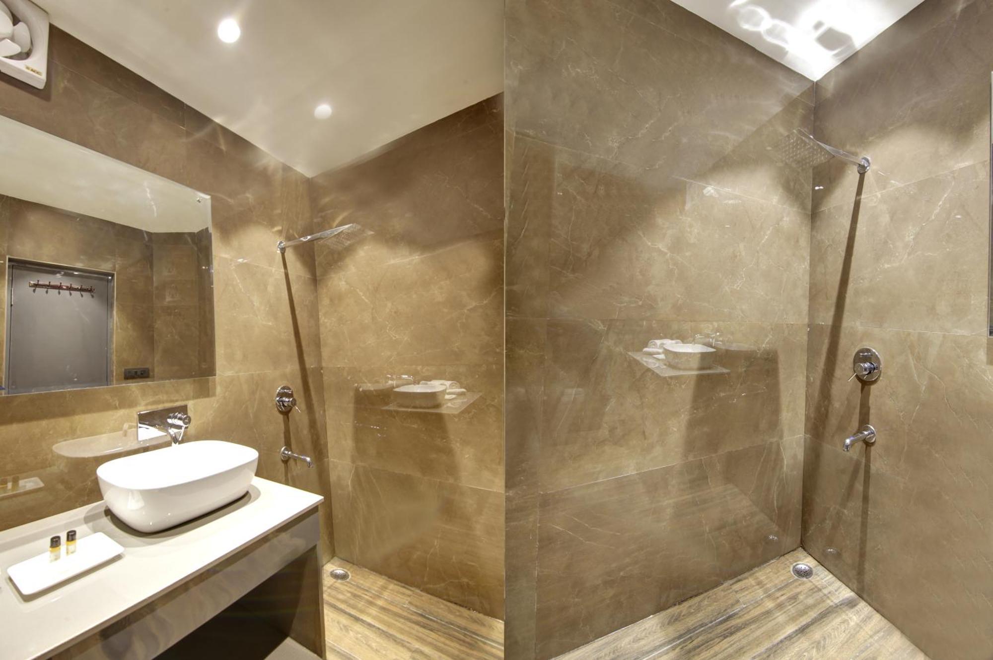Kashish Plaza - 5 Mins From Metro Station Hotel 3*