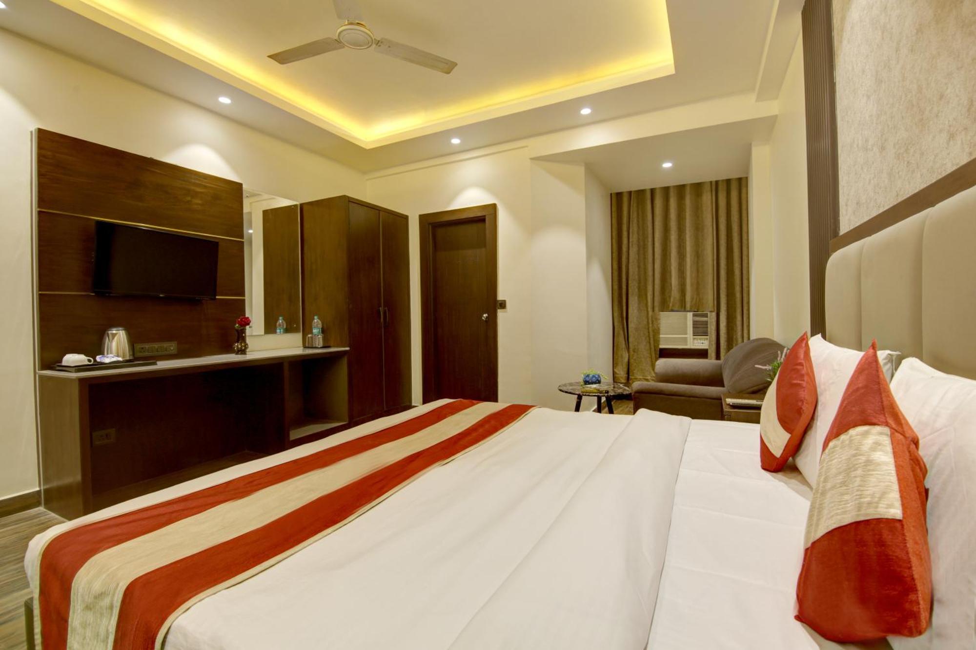 Kashish Plaza - 5 Mins From Metro Station Hotel
