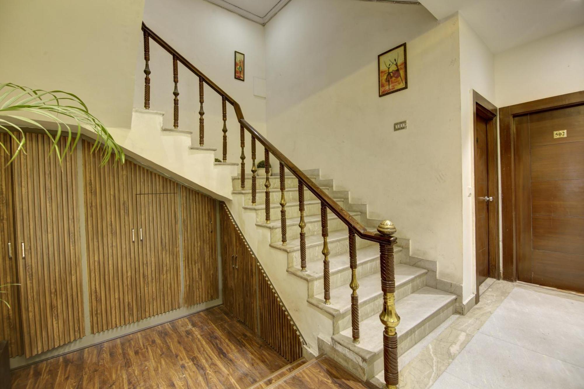 Kashish Plaza - 5 Mins From Metro Station