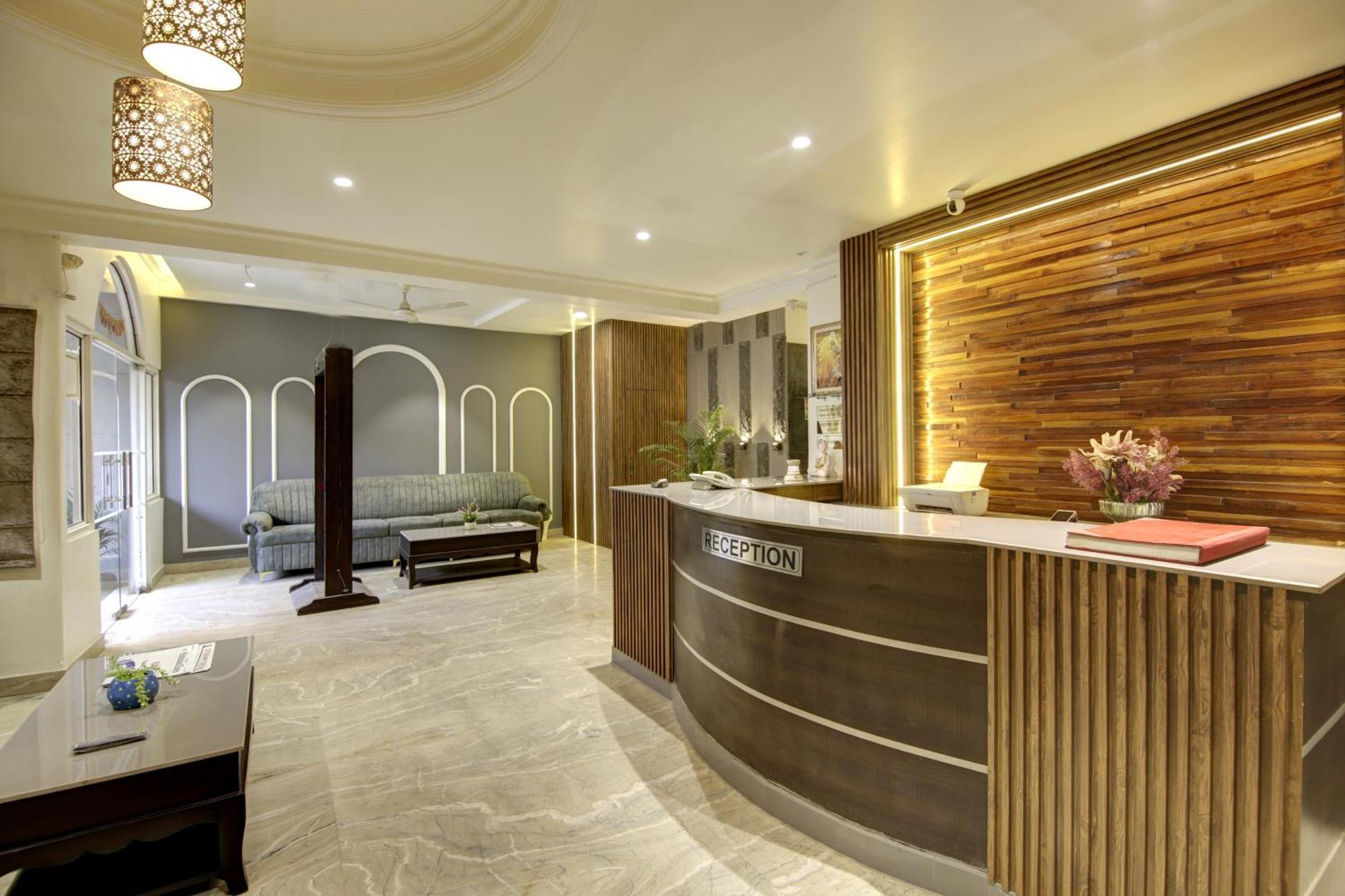 Kashish Plaza - 5 Mins From Metro Station Hotel