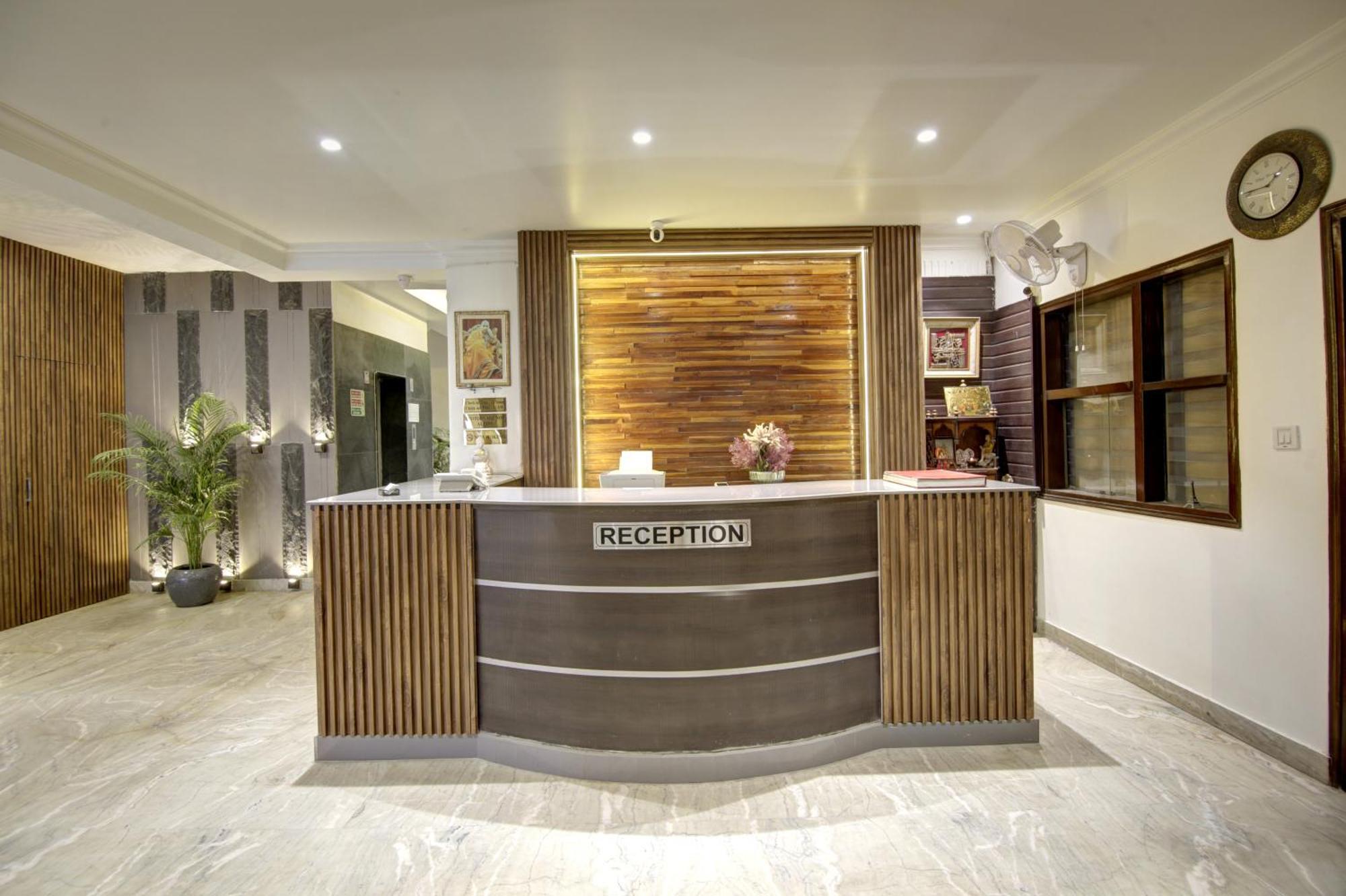 Kashish Plaza - 5 Mins From Metro Station 3*