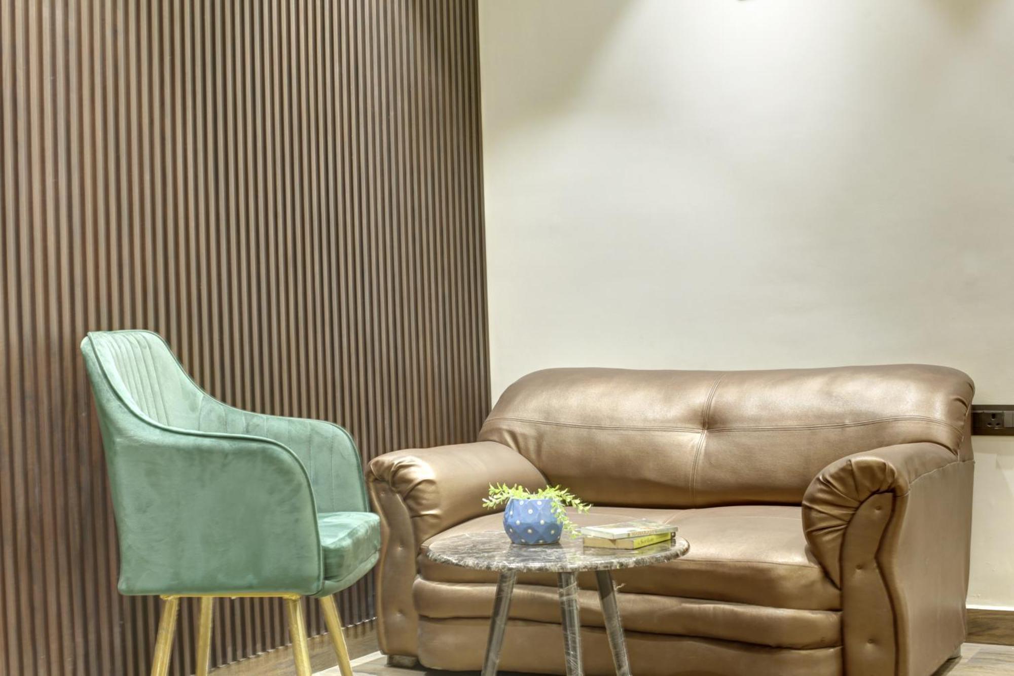 Kashish Plaza - 5 Mins From Metro Station