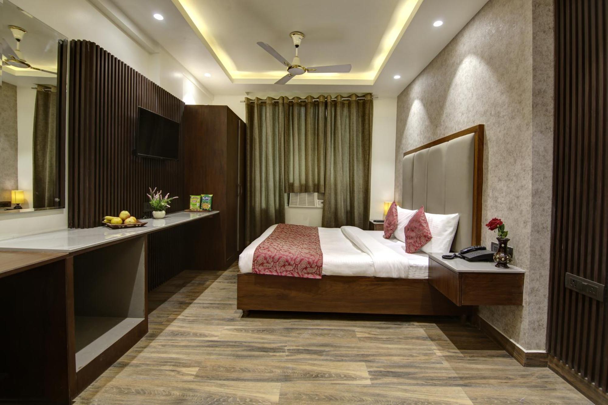 Kashish Plaza - 5 Mins From Metro Station Hotel 3*