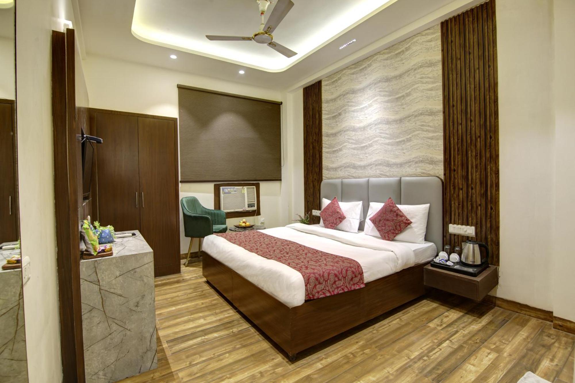 Kashish Plaza - 5 Mins From Metro Station Delhi (National Capital Territory of India)