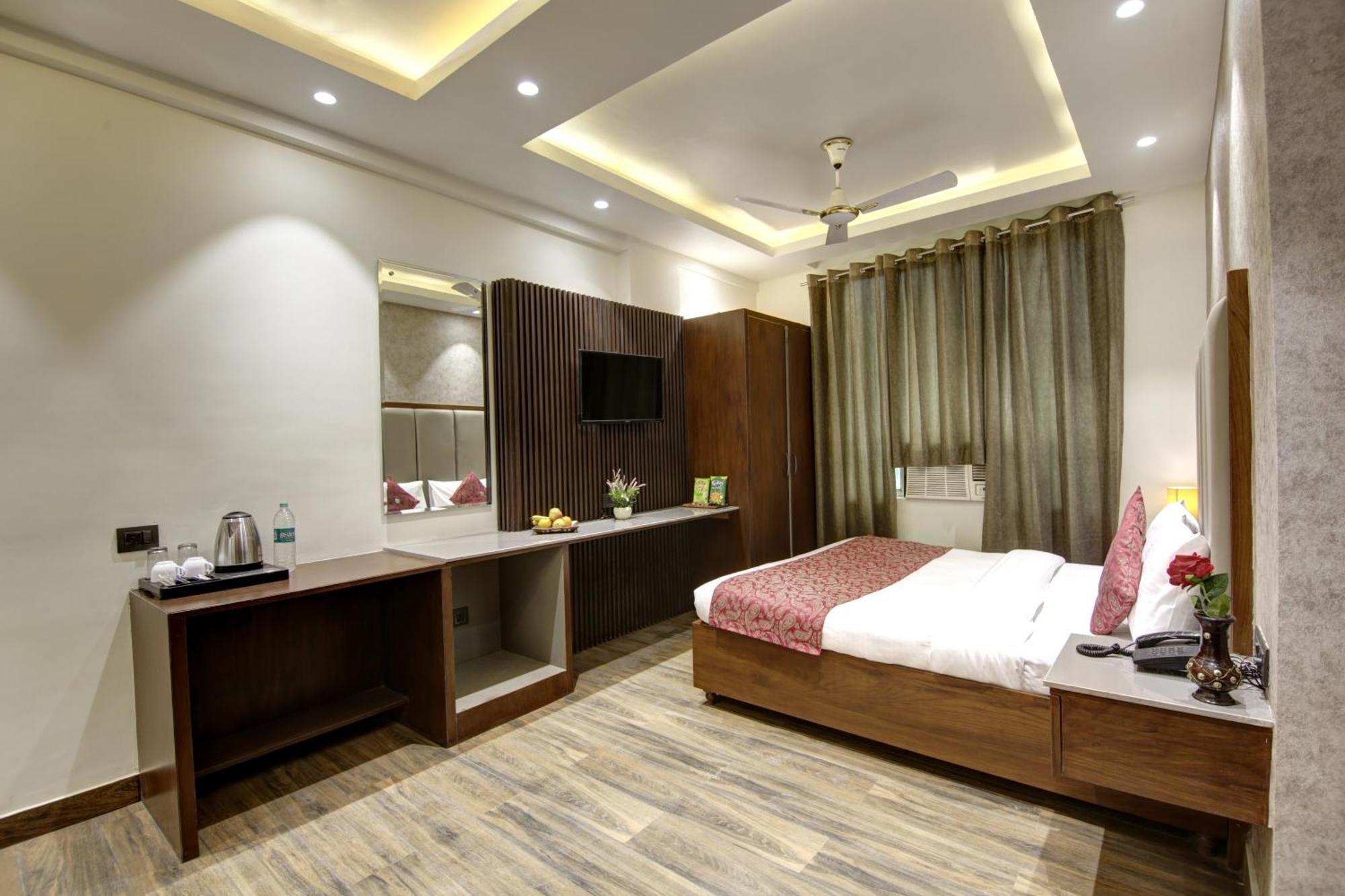 Kashish Plaza - 5 Mins From Metro Station Delhi (National Capital Territory of India)