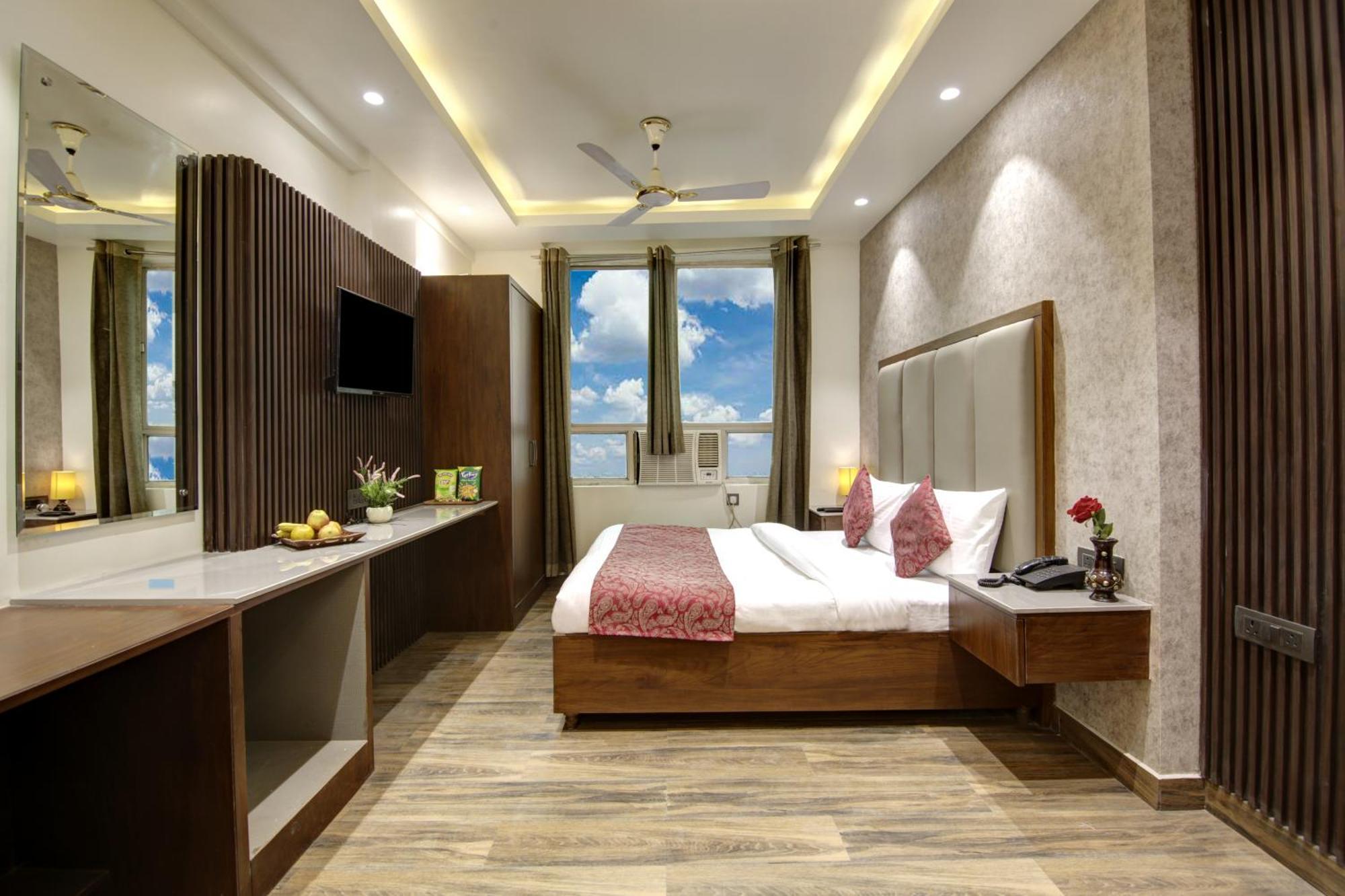 Kashish Plaza - 5 Mins From Metro Station Delhi (National Capital Territory of India)