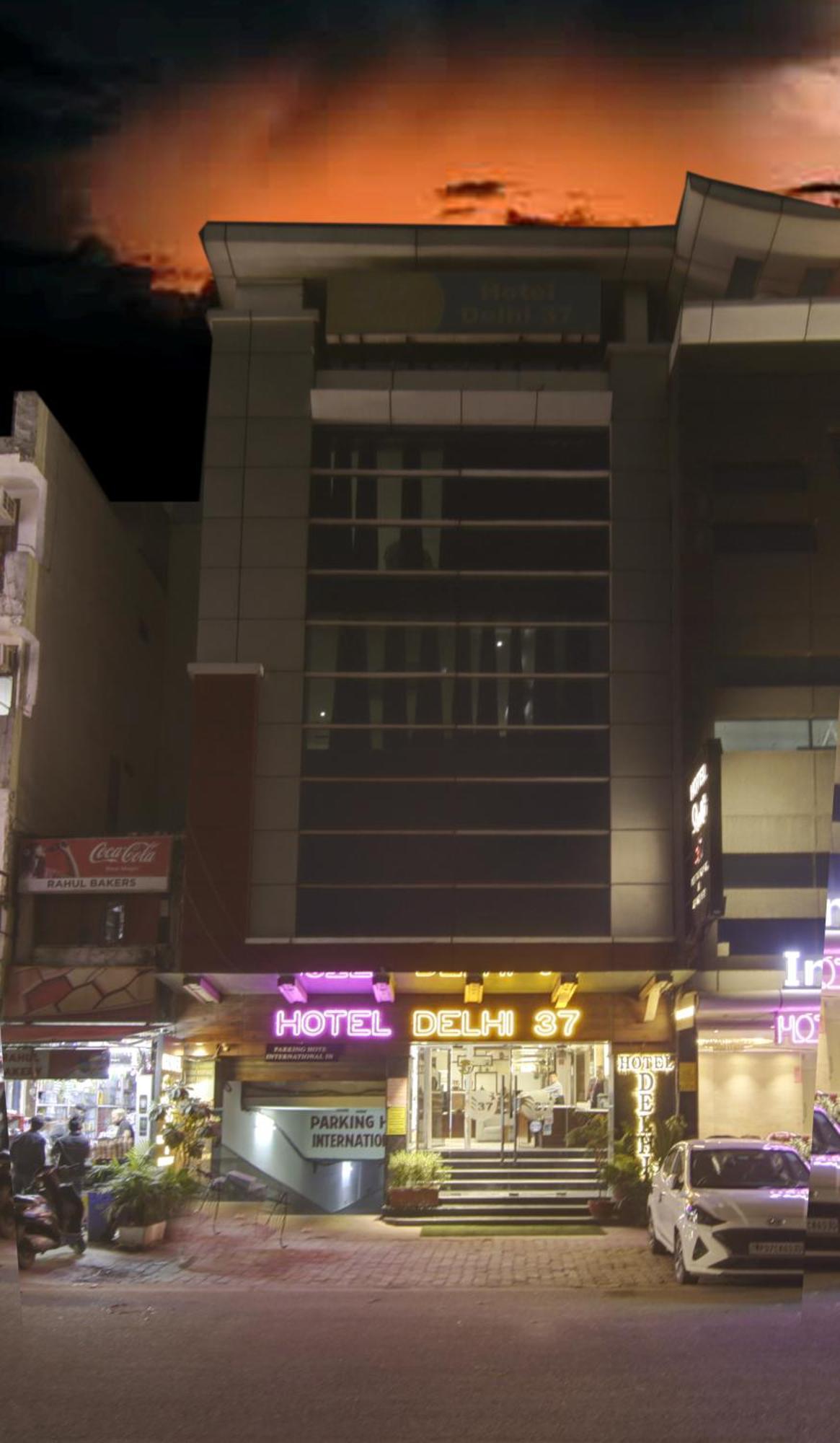 Delhi 37 By Star Group Near Delhi Airport Hotel
