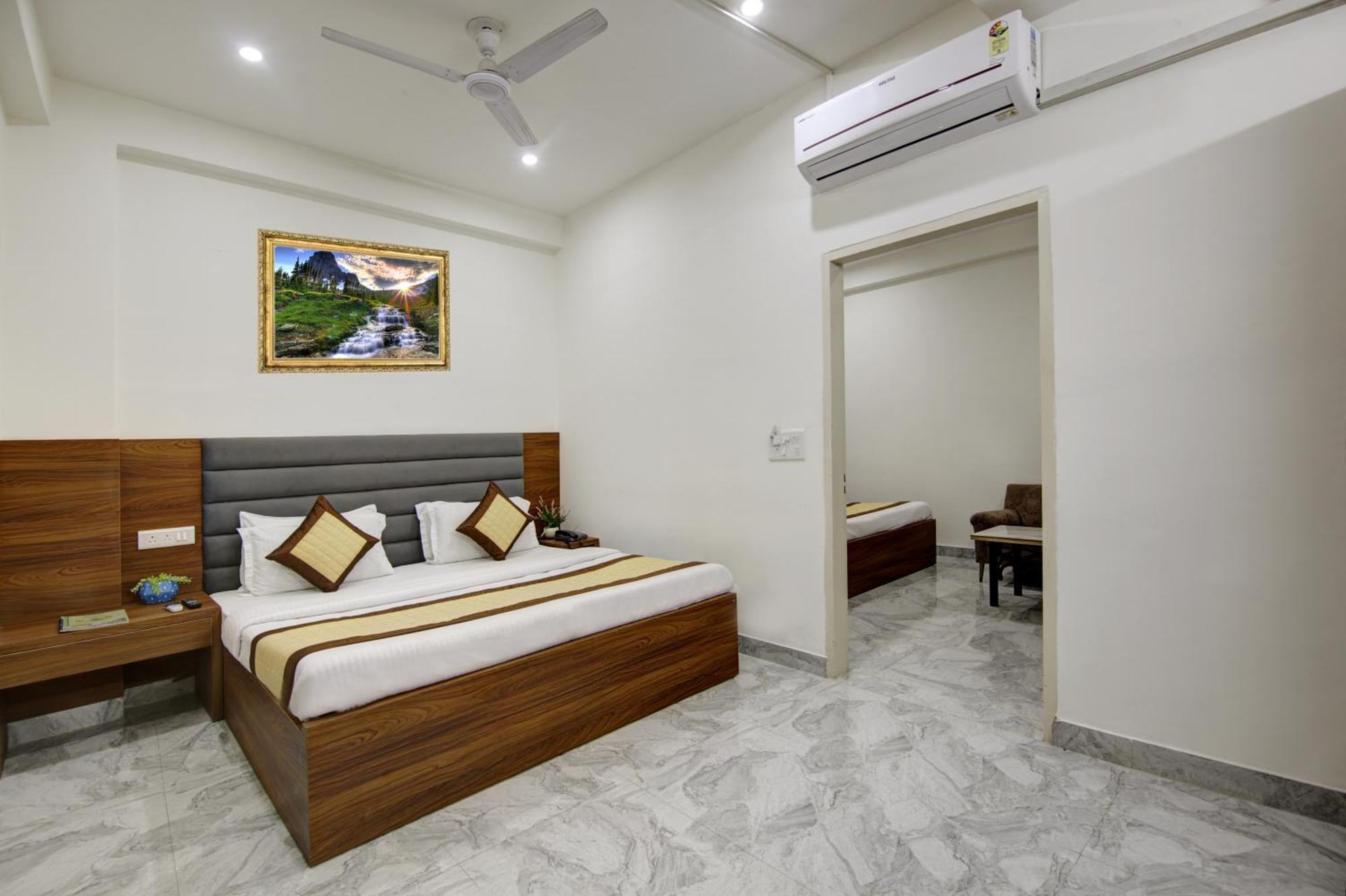 Hotel S B - Near Railway Station Paharganj