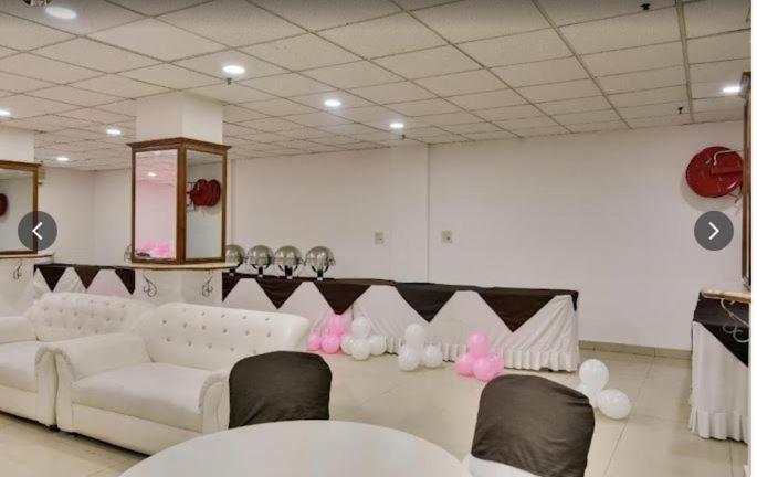 Hotel Tjs Royal 3*