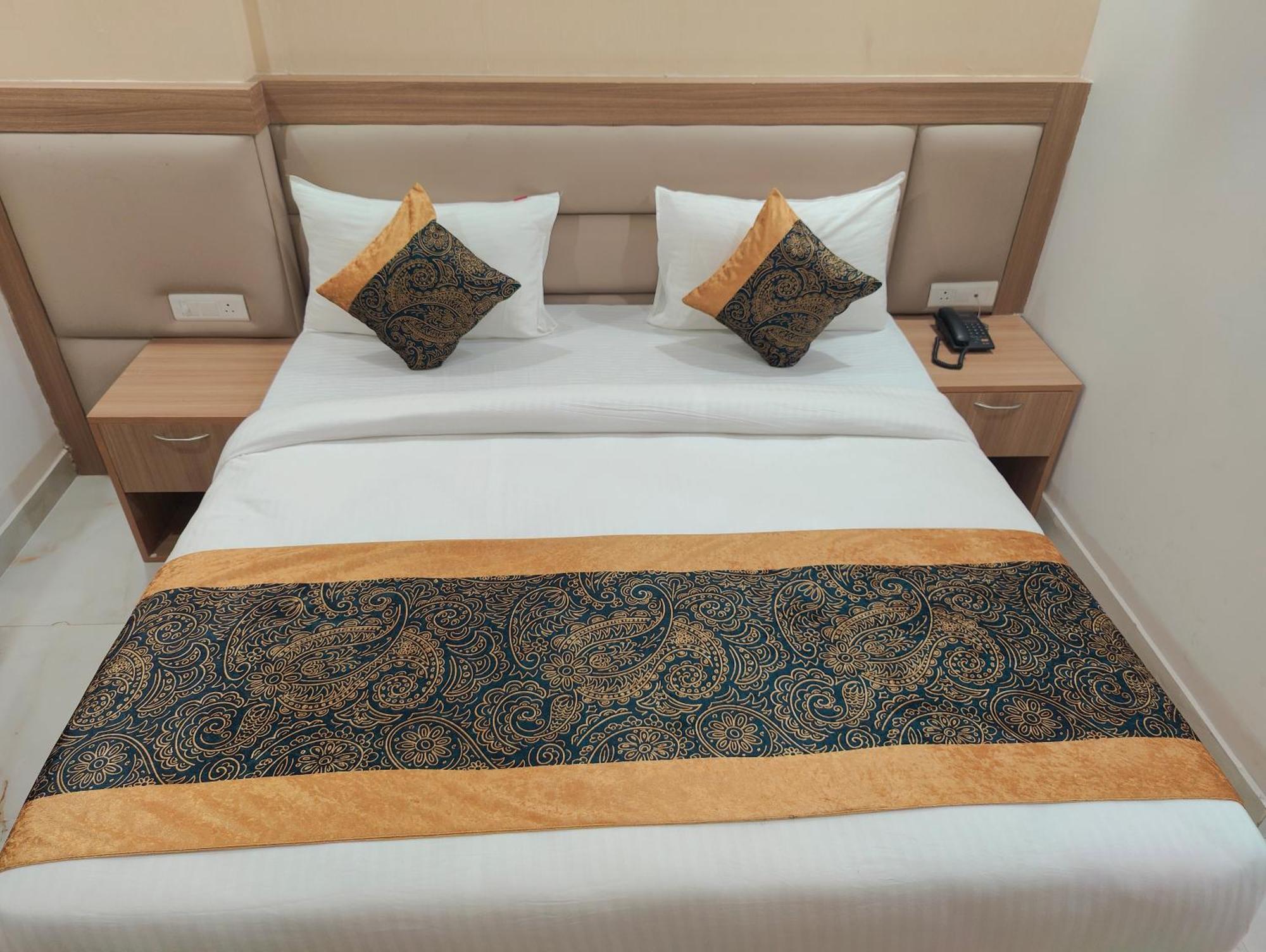 Acomodação com café da manhã  Decent Suites Inn- Mahipalpur, Delhi Airport, Aerocity