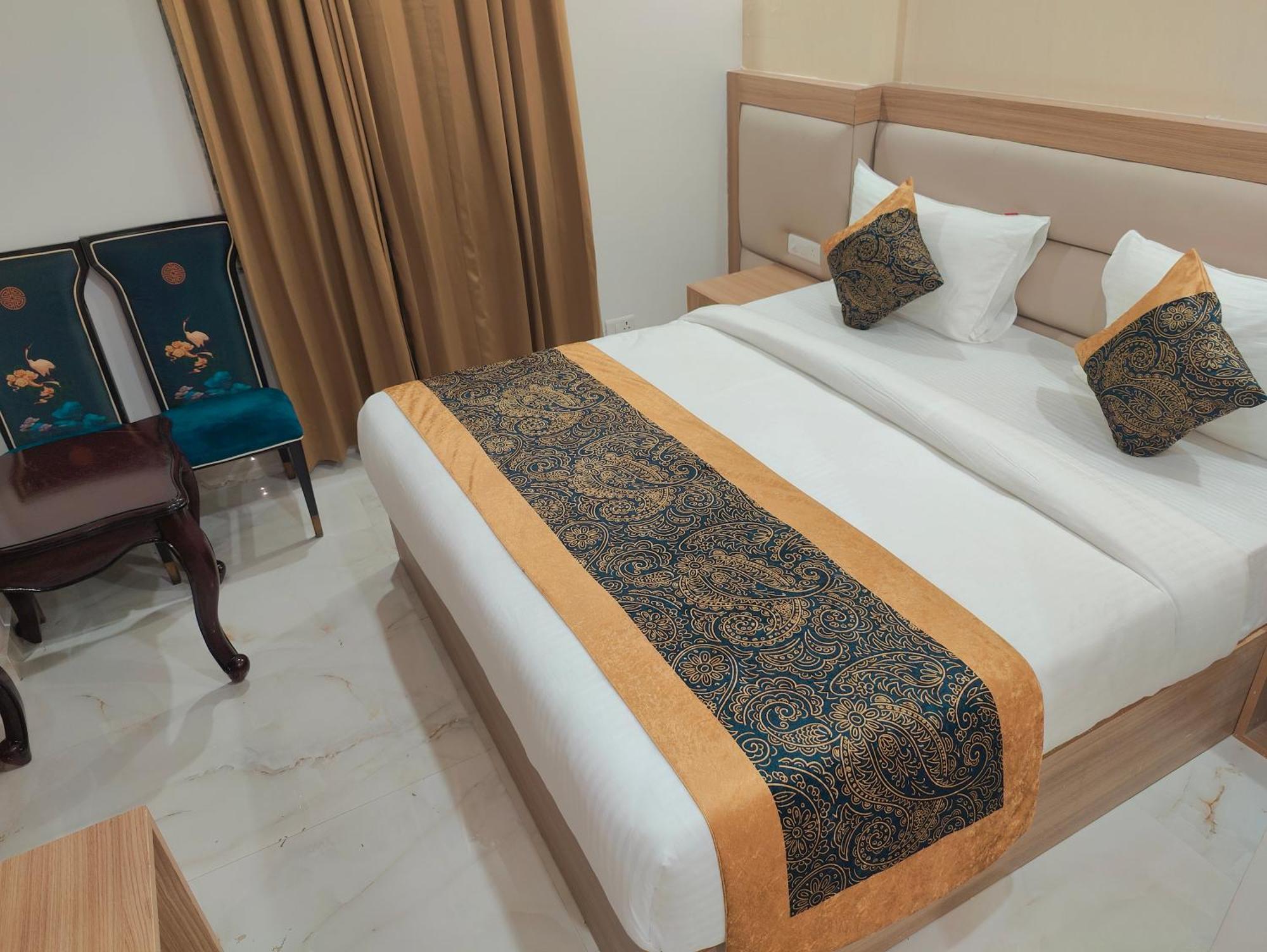 Decent Suites Inn- Mahipalpur, Delhi Airport, Aerocity Acomodação com café da manhã 
