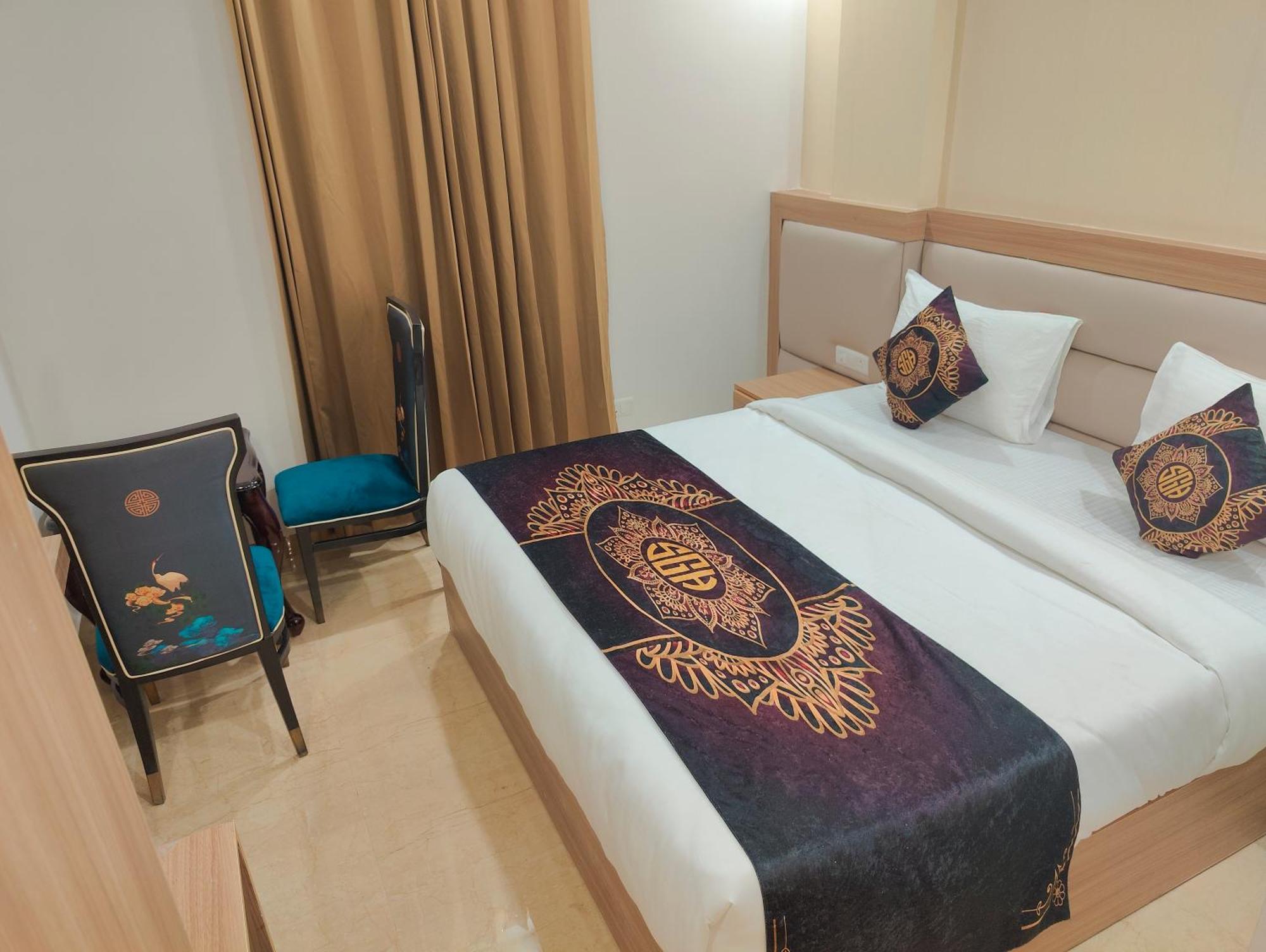 Acomodação com café da manhã  Decent Suites Inn- Mahipalpur, Delhi Airport, Aerocity 4*
