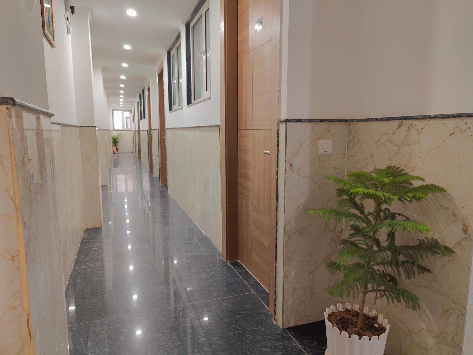 Decent Suites Inn- Mahipalpur, Delhi Airport, Aerocity 4* Nova Deli